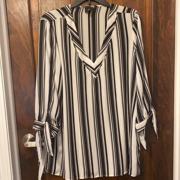 Worthington Tops - Worthington women’s 3/4 sleeved blouse.